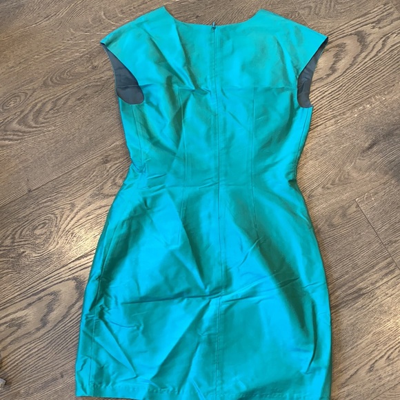 100% silk Nokomis local Edmonton brand turquoise dress - Picture 5 of 5